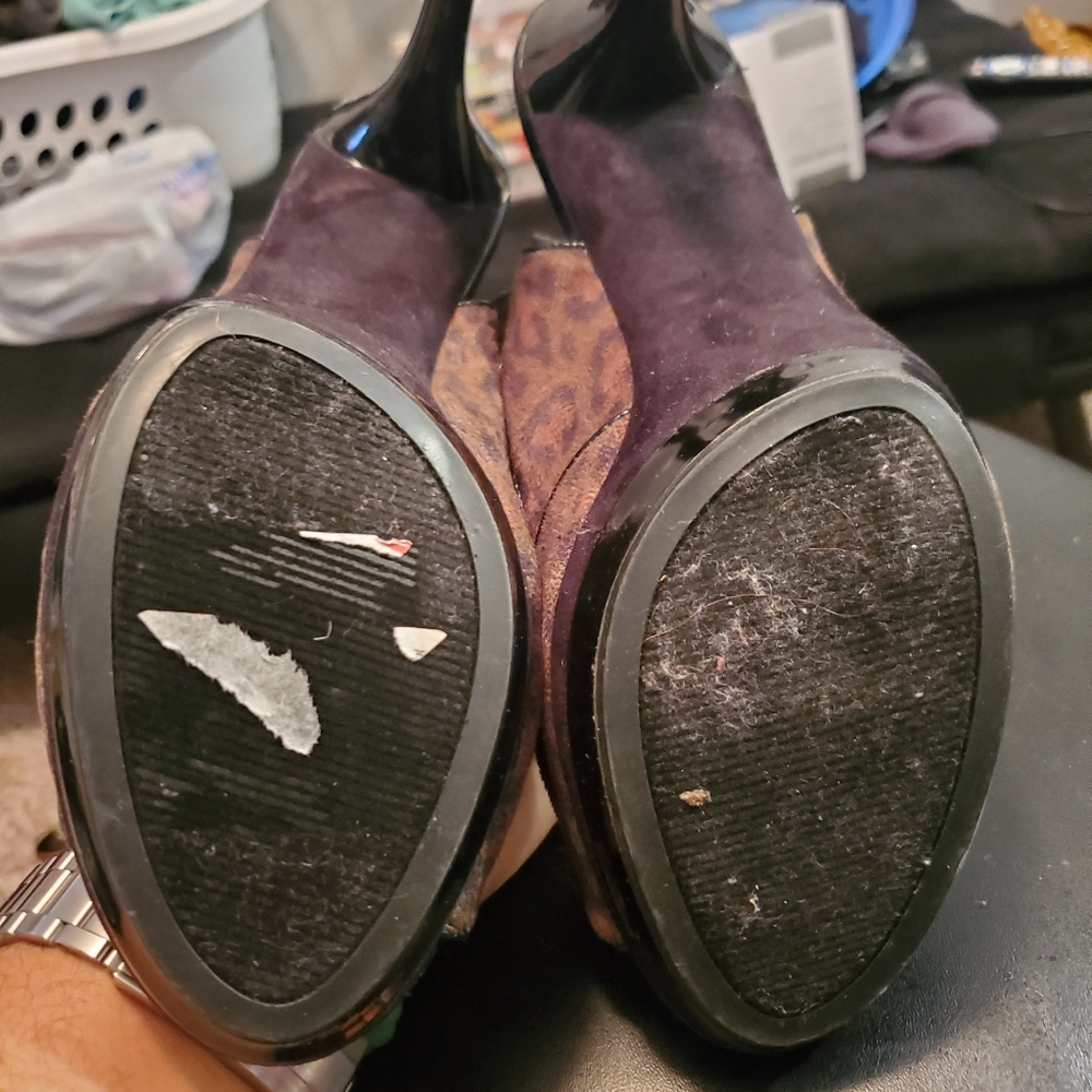 Heels - Picture 3 of 3